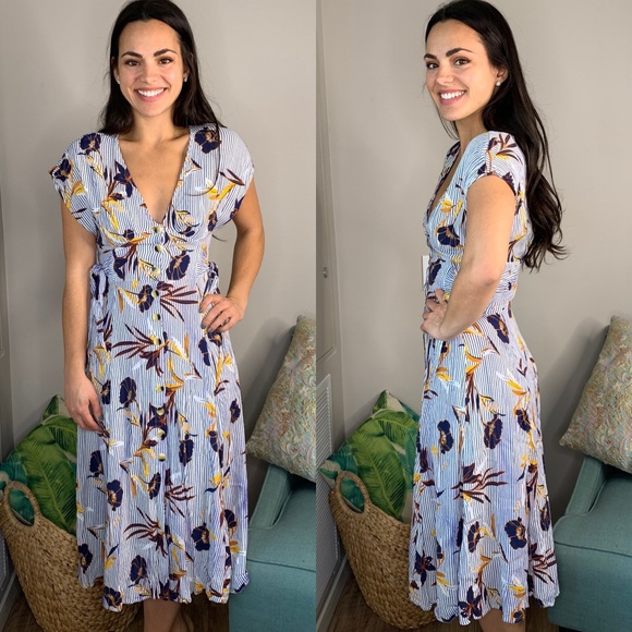 Forever 21 Dresses & Skirts - Forever 21 Contemporary Blue White Floral Dress